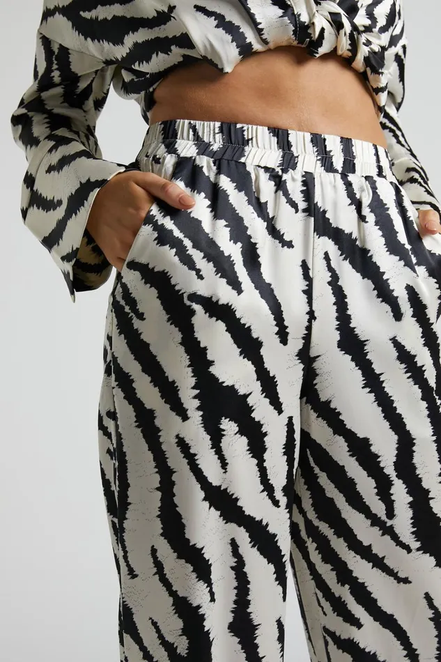 4th and Reckless 8211 Inez Trouser In Navy Zebra Women Showpo Pants 4th and Reckless 8211 Inez Trouser In Navy Zebra Women Showpo Pants
