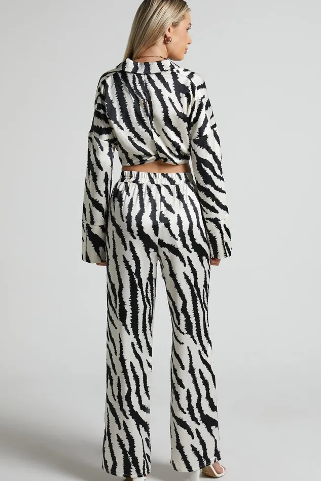 4th and Reckless 8211 Inez Trouser In Navy Zebra Women Showpo Pants 4th and Reckless 8211 Inez Trouser In Navy Zebra Women Showpo Pants