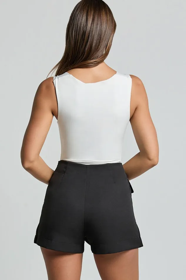 Abbie Mini Skort 8211 Pleated Skort With Pocket Detail In Black Women Showpo Shorts