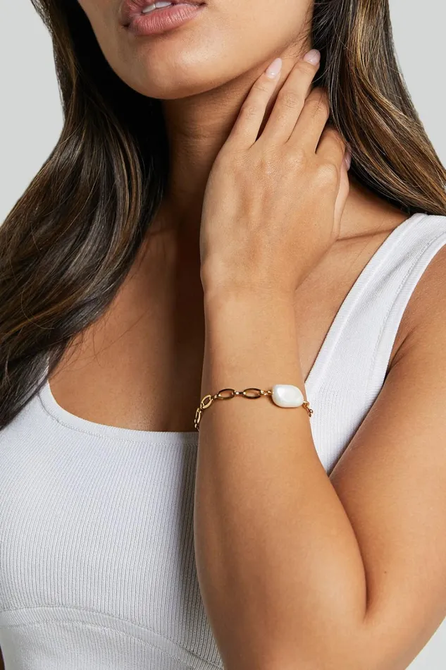 Dana Bracelet 8211 Pearl Detail Bracelet In Gold Women Showpo Bracelets