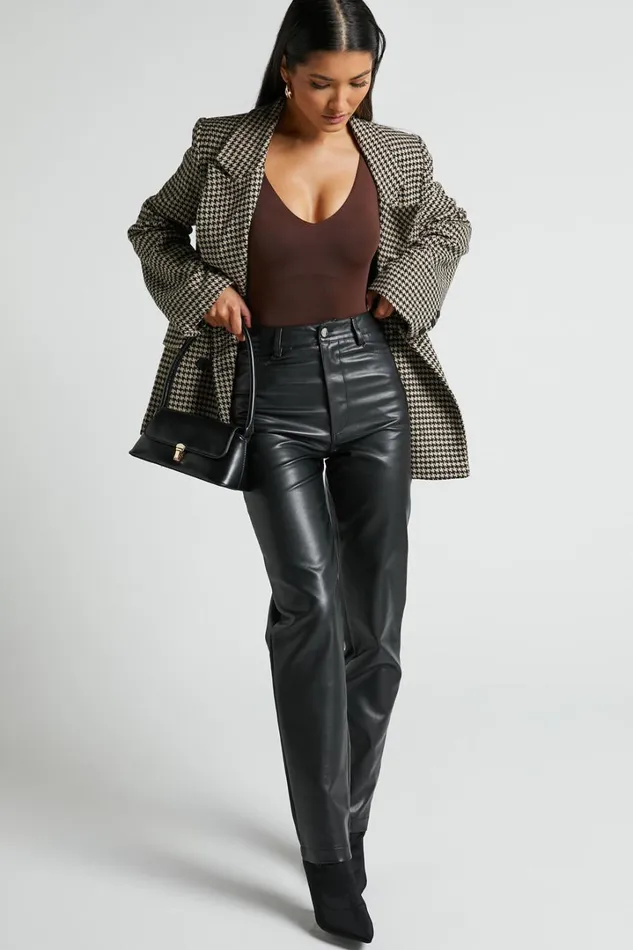 Kerrie Bodysuit 8211 V Neck Bodysuit In Chocolate Women Showpo Basics