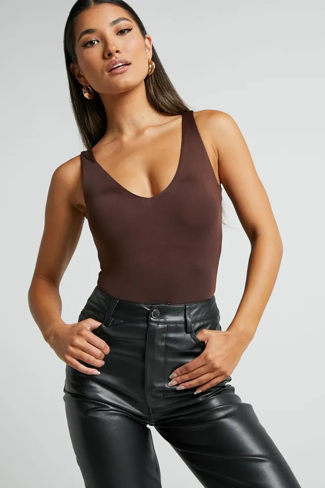 Kerrie Bodysuit 8211 V Neck Bodysuit In Chocolate Women Showpo Basics
