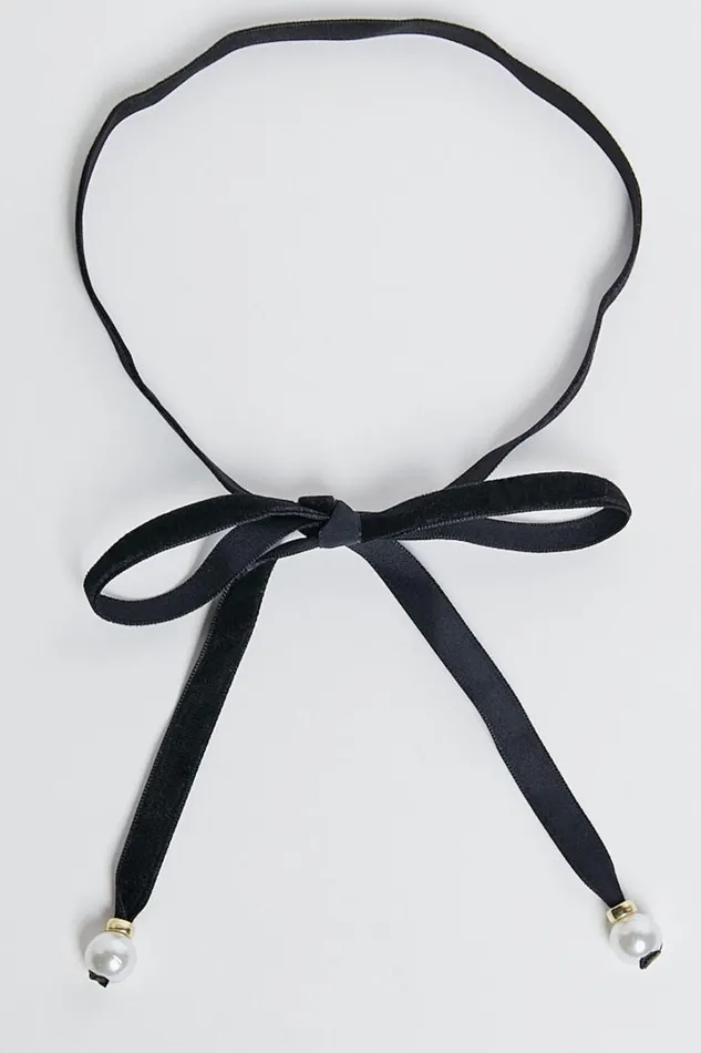 Lovell Necklace 8211 Velvet Pearl Pendant Tie Necklace In Black Women Showpo Necklaces