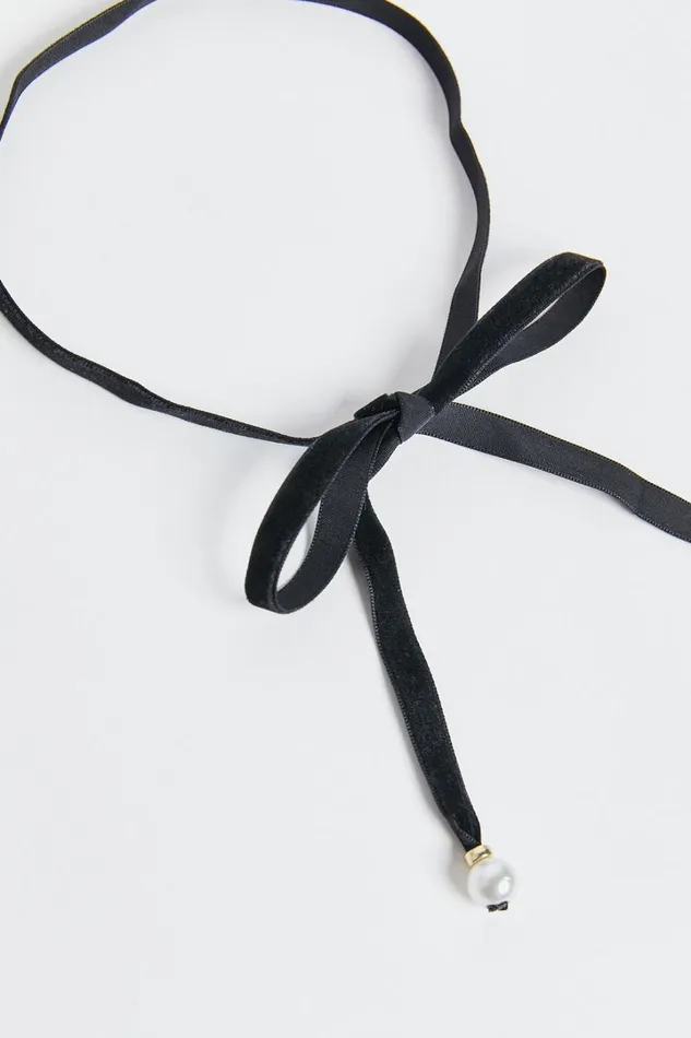 Lovell Necklace 8211 Velvet Pearl Pendant Tie Necklace In Black Women Showpo Necklaces