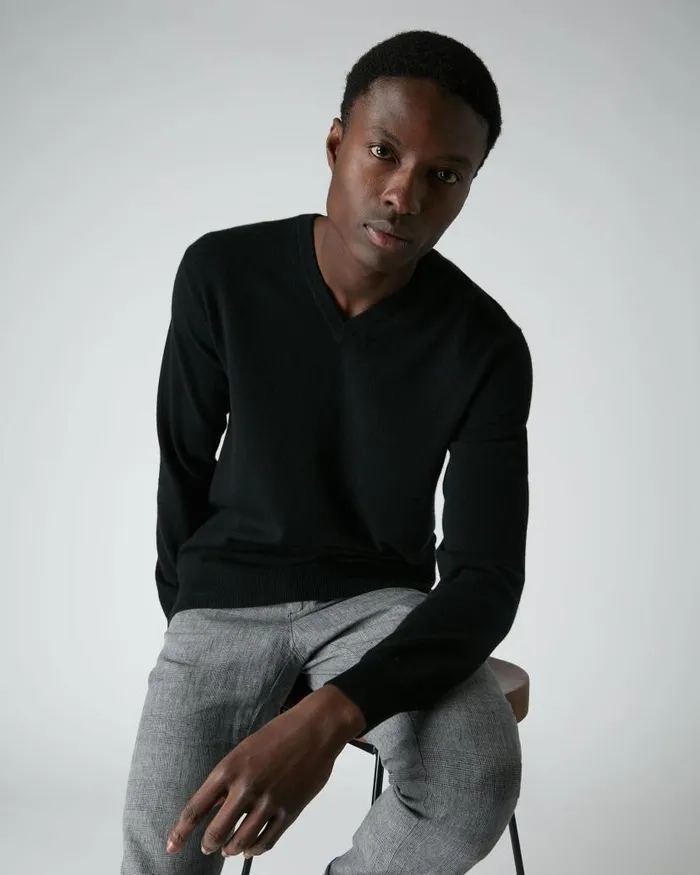 NPeal Jumpers Men Burlington V Neck Cashmere Jumper Black