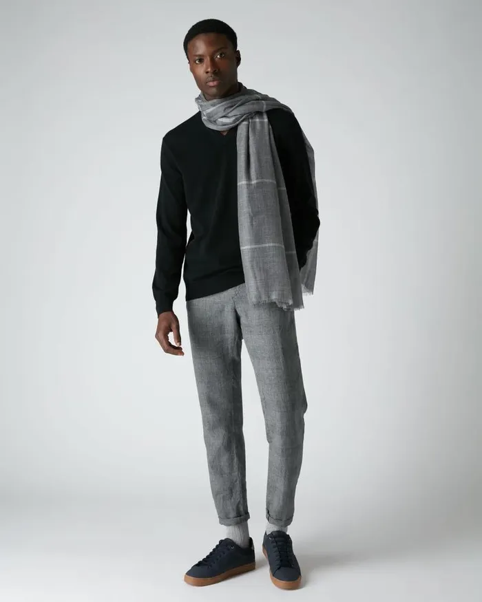 NPeal Jumpers Men Burlington V Neck Cashmere Jumper Black