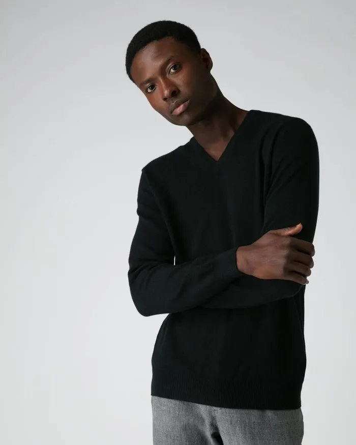 NPeal Jumpers Men Burlington V Neck Cashmere Jumper Black
