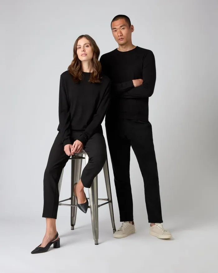 NPeal Jumpers Men Covent Fine Gauge Cashmere Round Neck Jumper Black