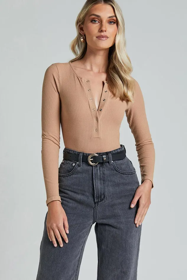 Tatem Bodysuit 8211 Long Sleeve Button Front Bodysuit In Mocha Women Showpo Basics