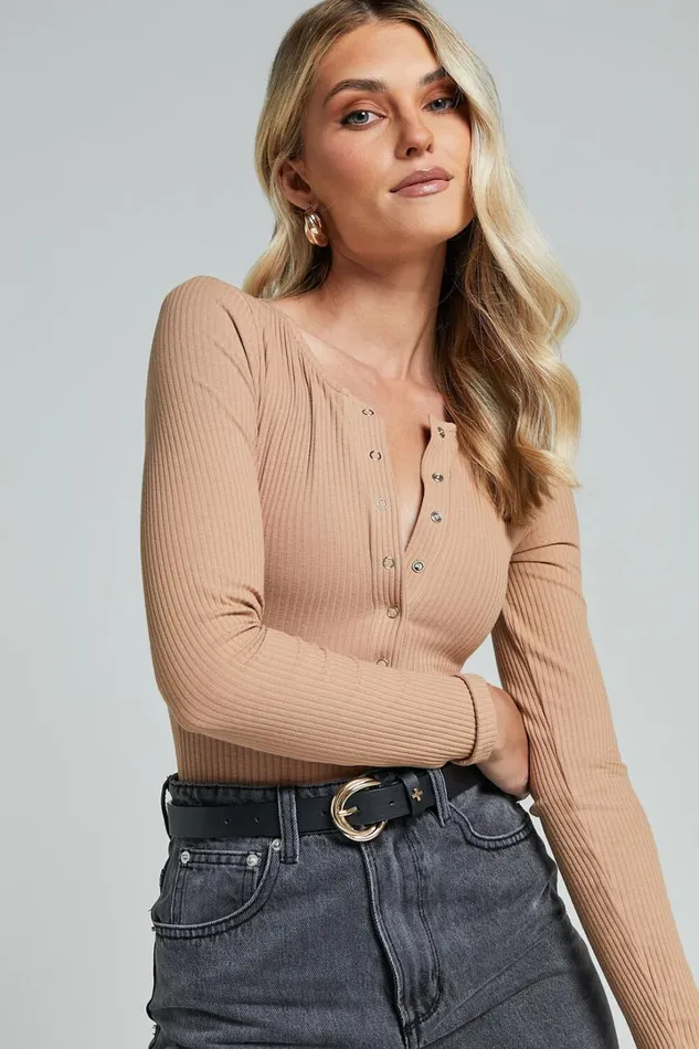 Tatem Bodysuit 8211 Long Sleeve Button Front Bodysuit In Mocha Women Showpo Basics