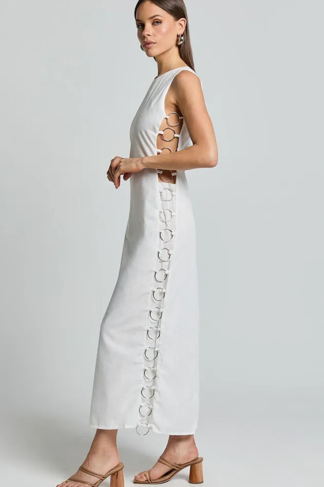 Tyla Maxi Dress 8211 Sweetheart Neck Side Ring Detail Dress In Natural Women Showpo Dresses Tyla Maxi Dress 8211 Sweetheart Neck Side Ring Detail Dress In Natural Women Showpo Dresses