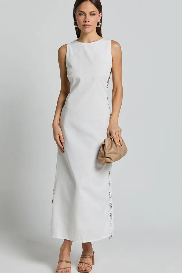 Tyla Maxi Dress 8211 Sweetheart Neck Side Ring Detail Dress In Natural Women Showpo Dresses