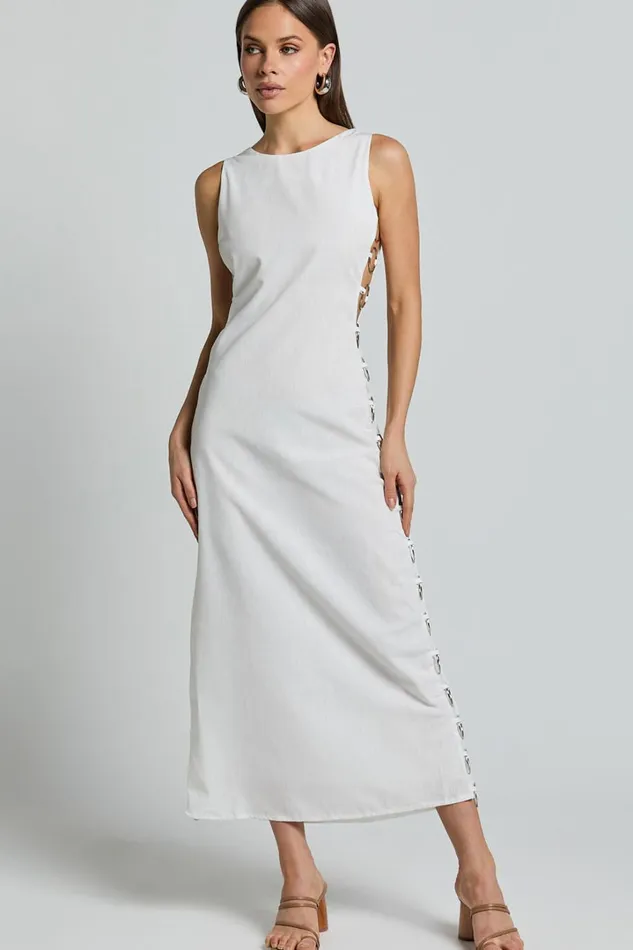 Tyla Maxi Dress 8211 Sweetheart Neck Side Ring Detail Dress In Natural Women Showpo Dresses