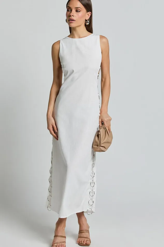Tyla Maxi Dress 8211 Sweetheart Neck Side Ring Detail Dress In Natural Women Showpo Dresses