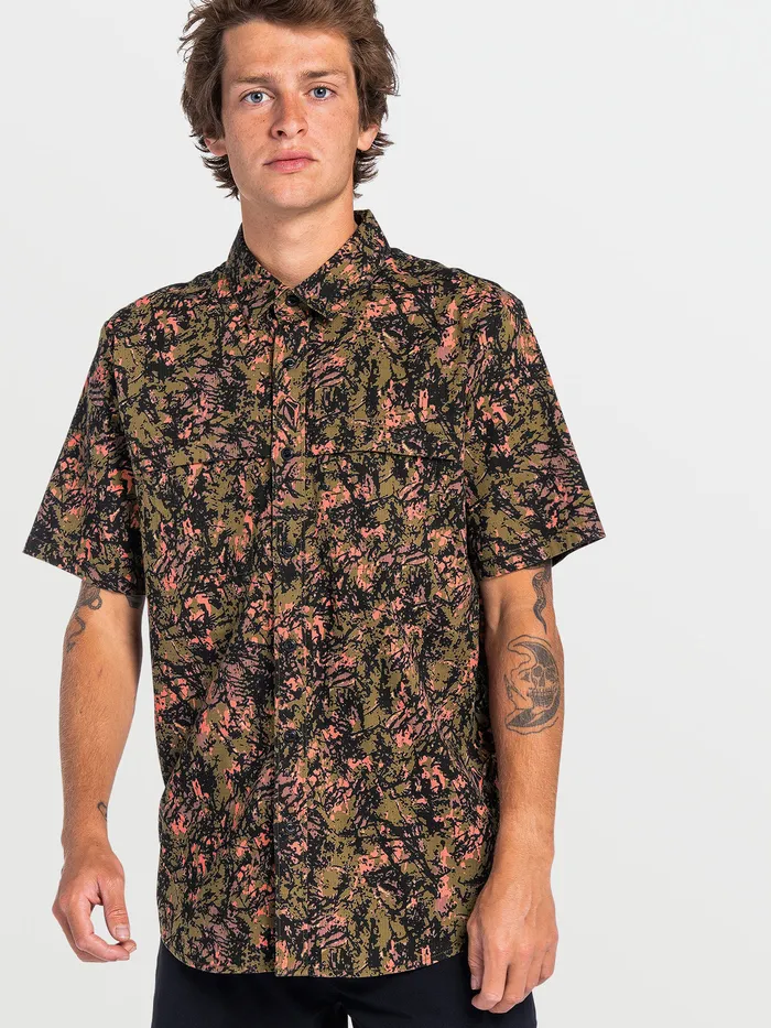 Volcom Shirts and Flannels Layne Short Sleeve 8211 Military Military 8211 Mens