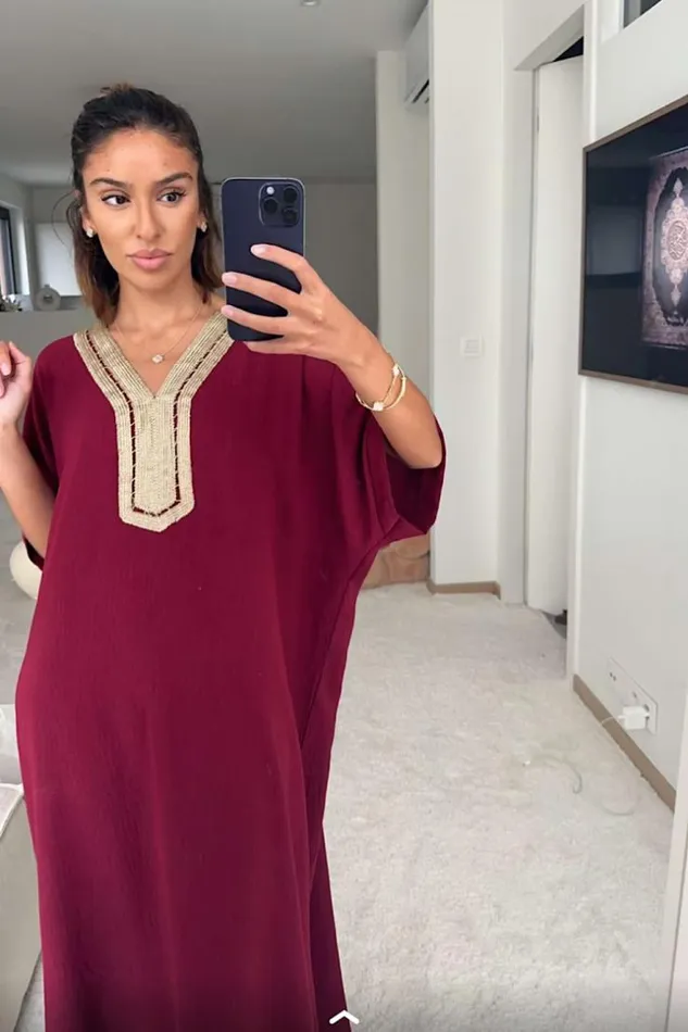 Women Abaya Rouge Bordeaux Broderies Dores Bordeaux Brentiny Paris Collection Ramadan Women Abaya Rouge Bordeaux Broderies Dores Bordeaux Brentiny Paris Collection Ramadan