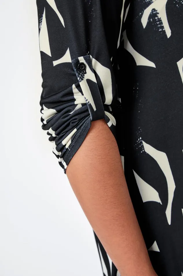 Women Black Curve Abstract Print VNeck Jersey Top Roman Tops