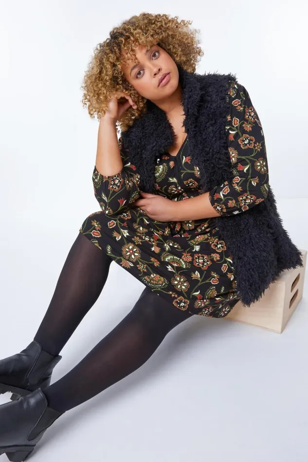Women Black Curve Textured Faux Fur Gilet Roman Jackets