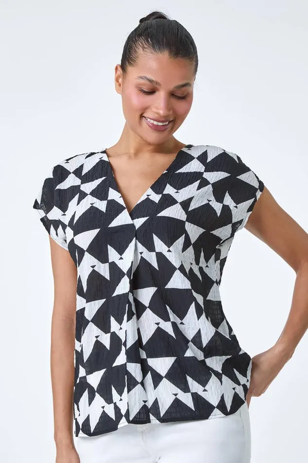 Women Black Geometric Crinkle Textured VNeck Top Roman Tops