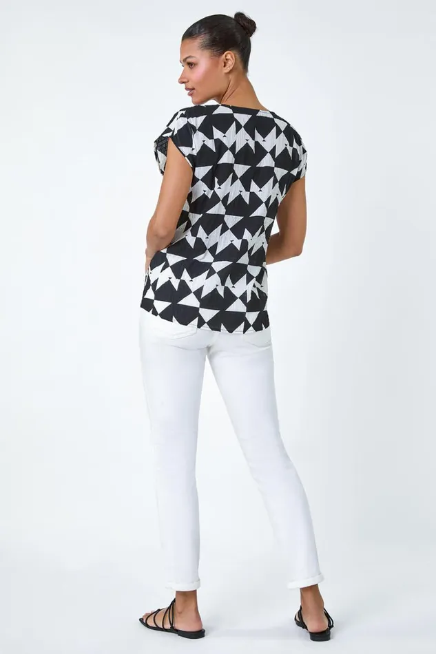 Women Black Geometric Crinkle Textured VNeck Top Roman Tops