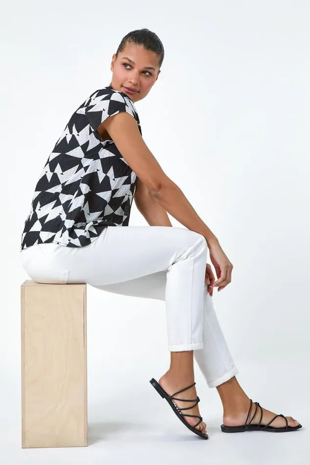 Women Black Geometric Crinkle Textured VNeck Top Roman Tops