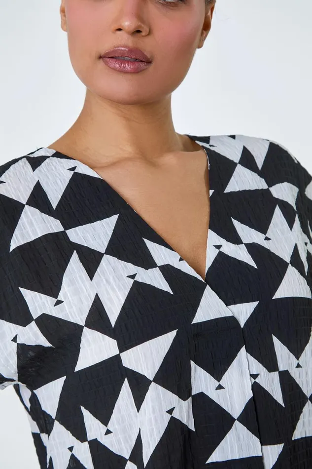 Women Black Geometric Crinkle Textured VNeck Top Roman Tops