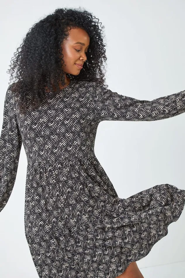 Women Black Petite Geometric Print Tiered Stretch Dress Roman Dresses