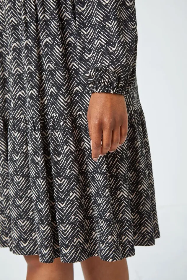 Women Black Petite Geometric Print Tiered Stretch Dress Roman Dresses