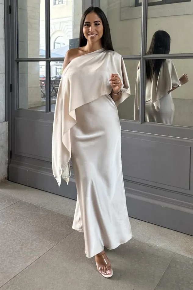 Women Ensemble 2 Pices Robe Poncho Satin Beige Beige Brentiny Paris Short Dresses