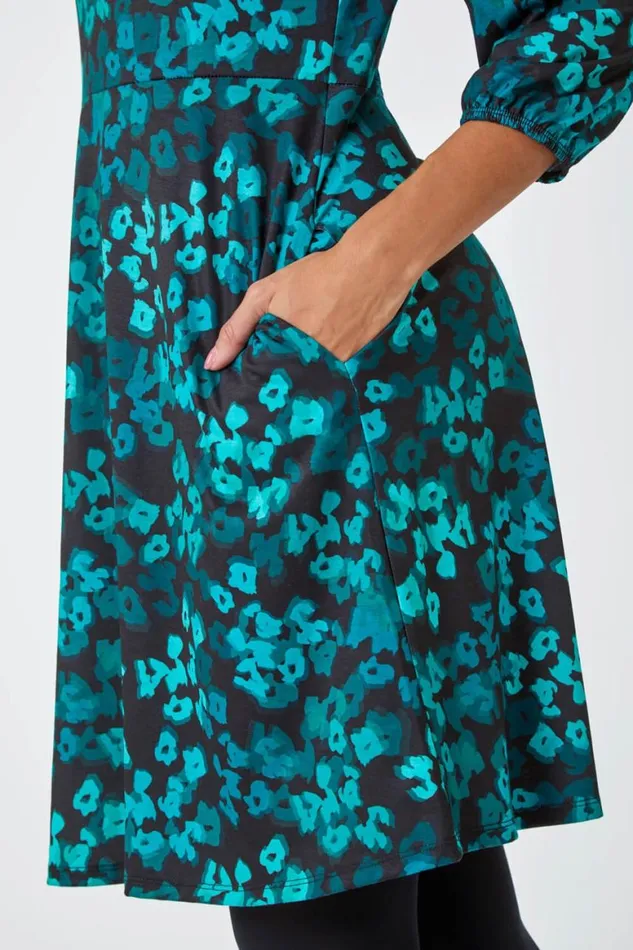 Women Green Animal Print Pocket Stretch Dress Roman Dresses