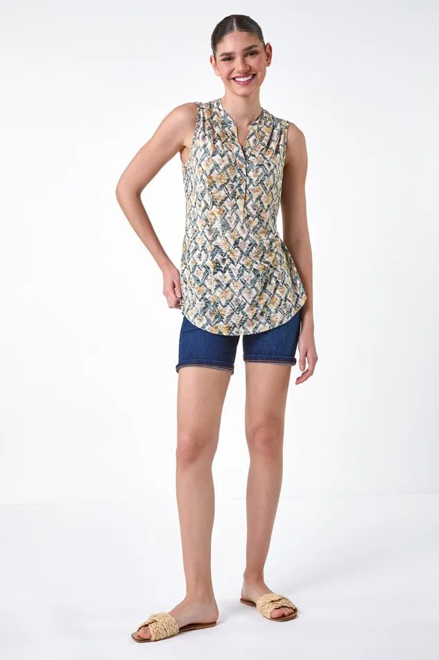 Women Green Geometric Print Button Sleeveless Top Roman Tops
