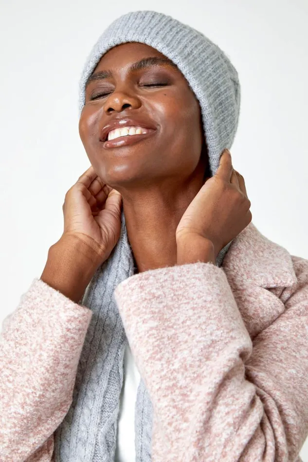 Women Grey Cable Knit Stretch Hat Roman Hats
