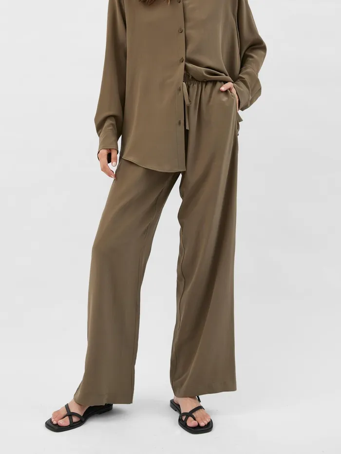 Women Matteau 8211 Drawstring Trouser In Khaki Willow The UNDONE Pants