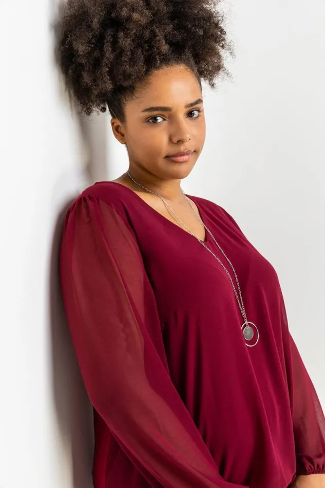 Women Port Curve Chiffon Top With Necklace Roman Tops